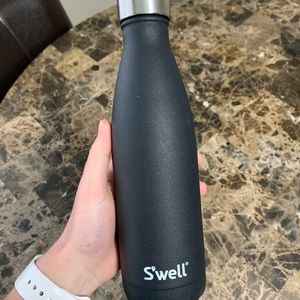 Swell water bottle